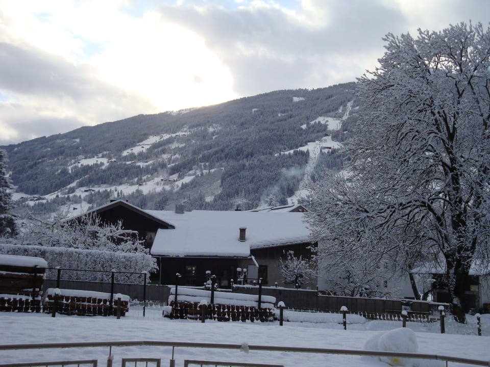 Ausblick aus Küche ins Skigebiet Ferienhaus Zillertal