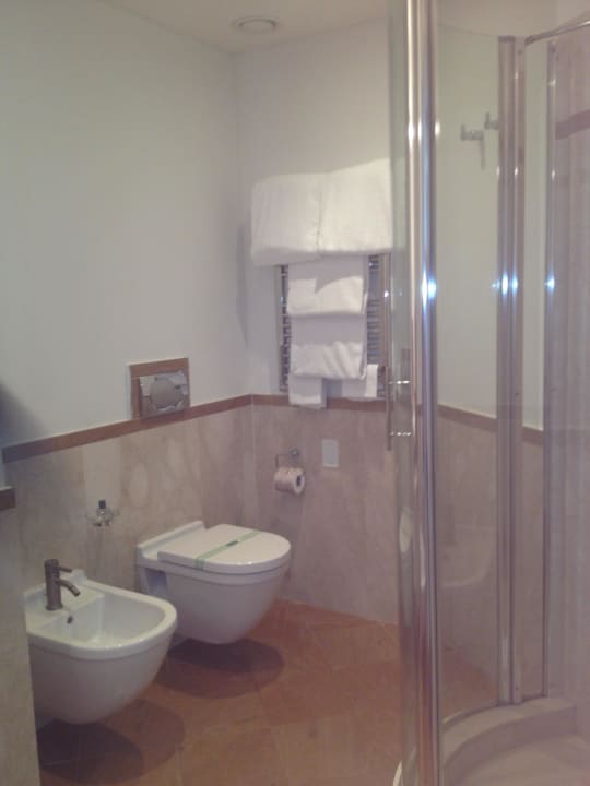 Badezimmer Pisa Tower Plaza