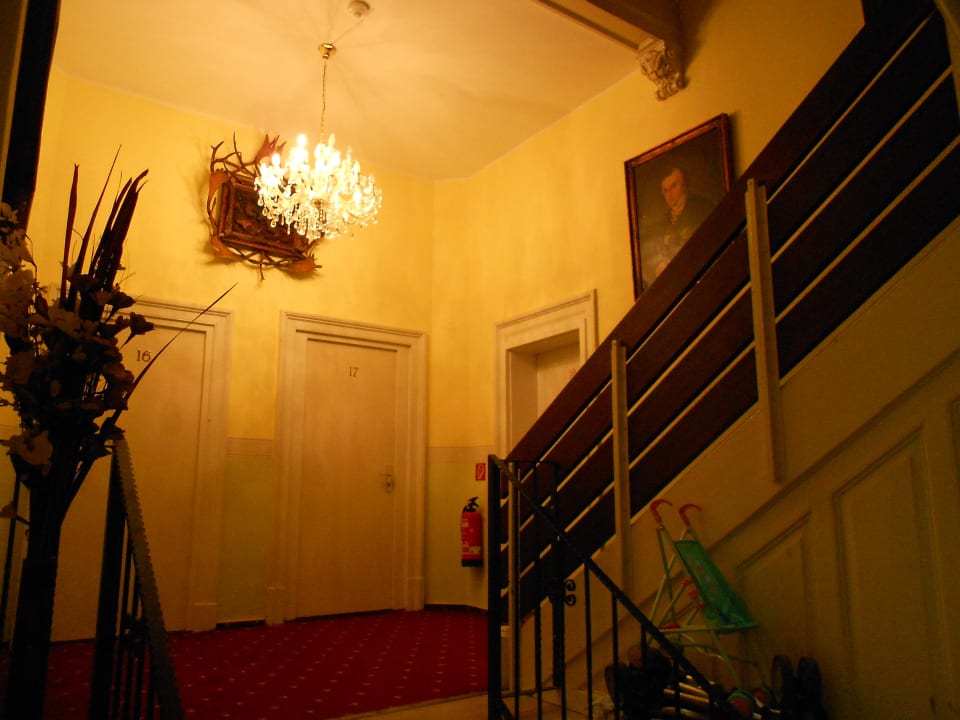 Aufgang zu den Zimmern Hotel Elite Heidelberg