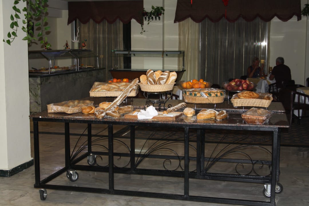 Brot & Obst Auswahl Hotel Titanic Palace