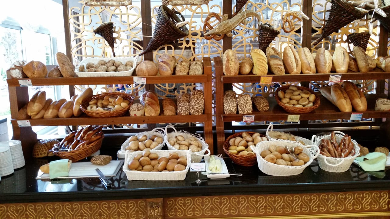 Brotauswahl im Bufferrestaurant Diamond Excellence Resort & Spa