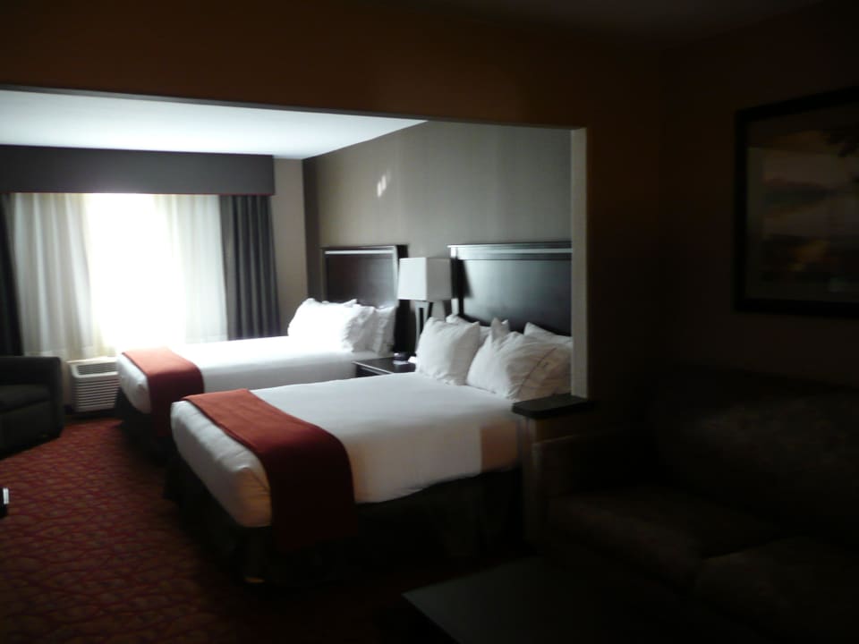 Blick ins Zimmer vom Vorraum aus Holiday Inn Express & Suites Moab