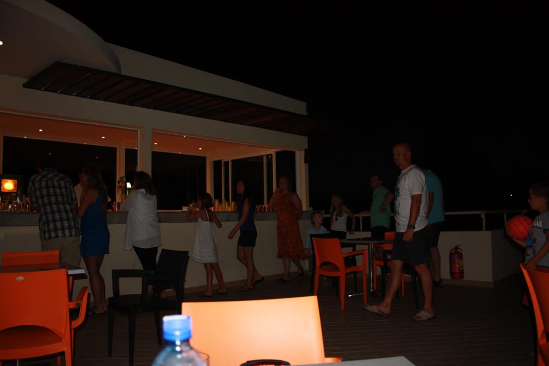 Wartezeit bis zu 20 Minuten für 1 Getränk HARPIN Georgioupolis Resort Aquapark & SPA