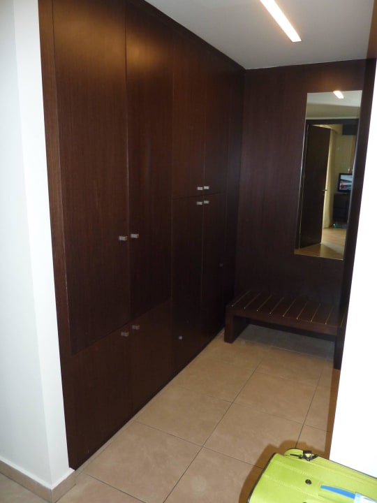 Garderobe im Familienzimmer Ocean Front Blue Lagoon Village