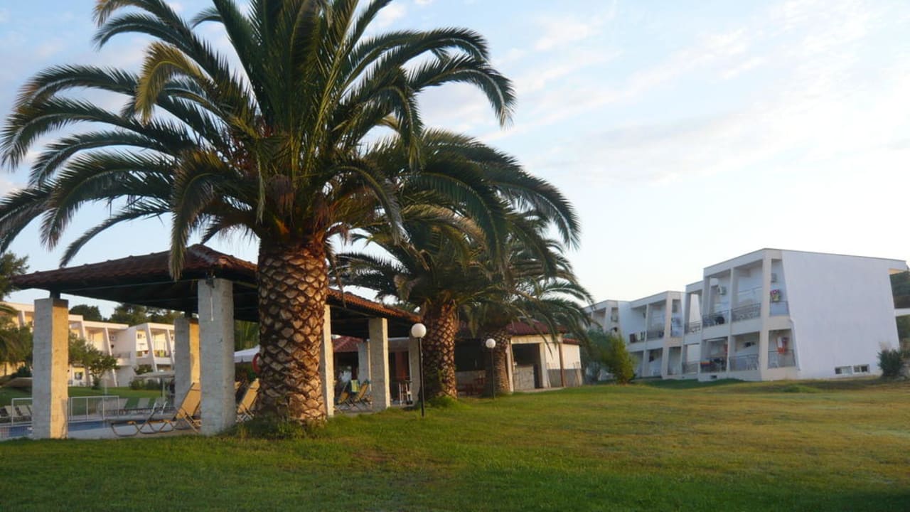 Außenanlage Iris Hotel