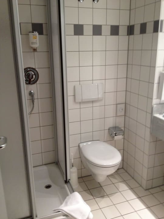 Bad mit Dusche und WC Best Western Plaza Hotel Zwickau