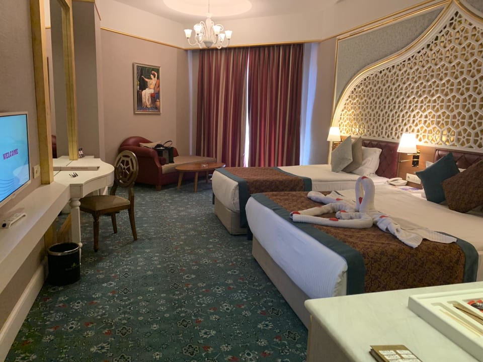 Zimmer Royal Taj Mahal Hotel