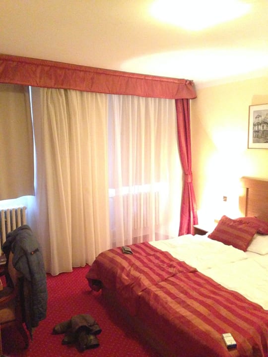 Bett (durchgelegen) Hotel Waldstein