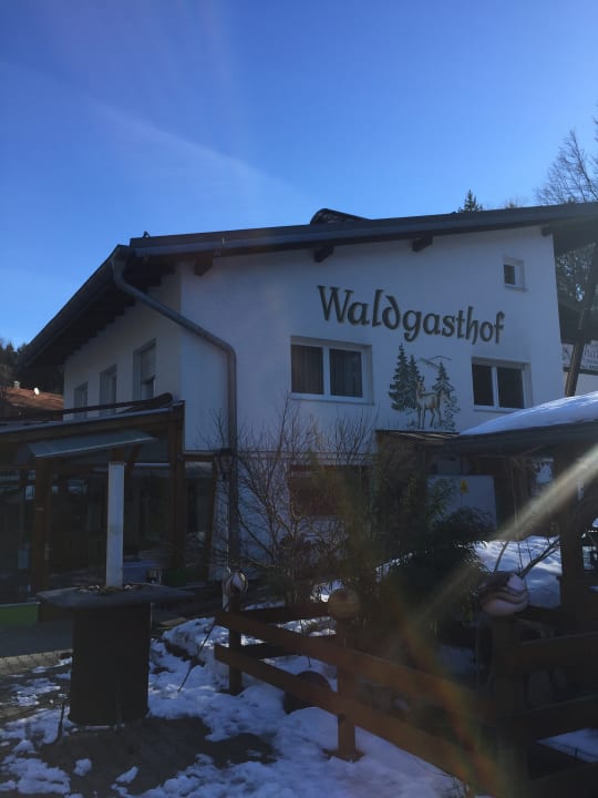 Außenansicht Hotel Scharnagl mit Waldgasthof