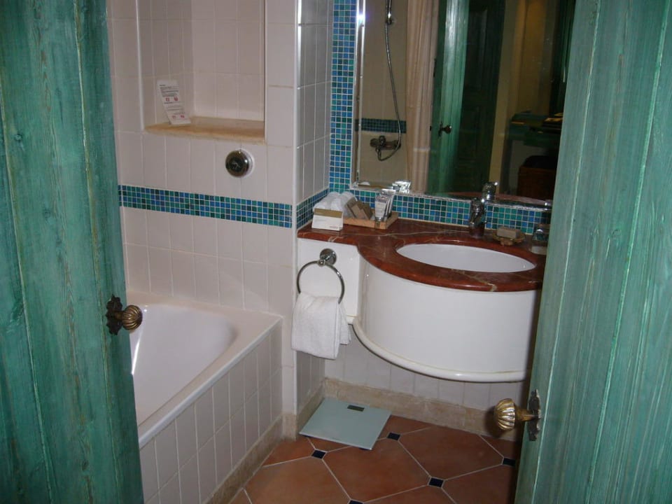 Badezimmer Mövenpick Resort & Spa Dead Sea