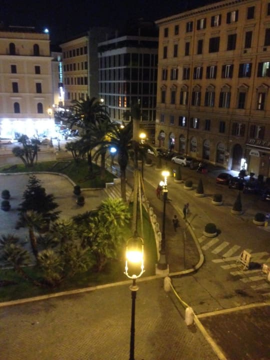 Ausblick aus unserem Zimmer bei Nacht Hotel Lirico