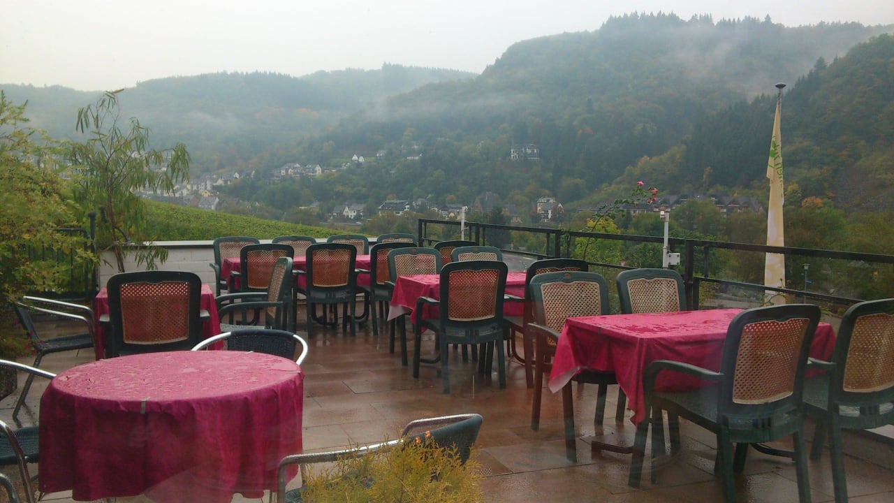 Terrasse mit tollem Ausblick Flair Hotel am Rosenhügel