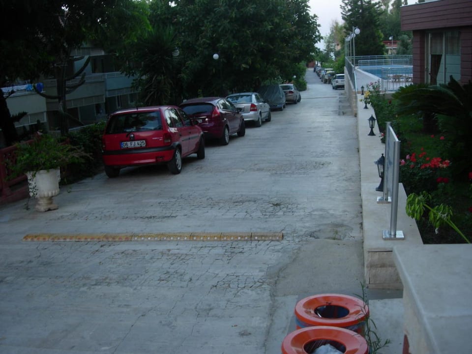 Weg zum Strand Hotel Sirma