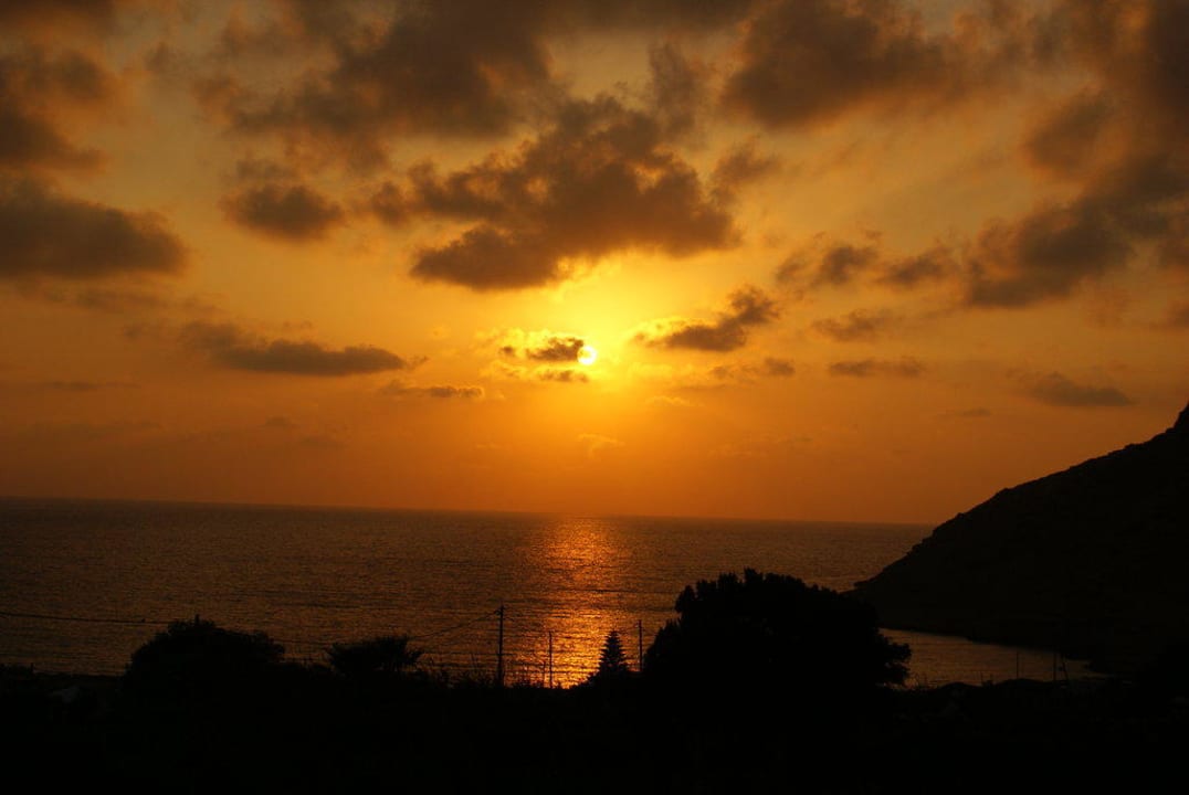 Sonnenuntergang  Montemar Studios & Apartments