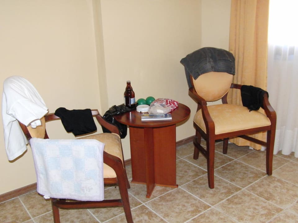 2 Stühle machen keine 4 Sterne Golden Age