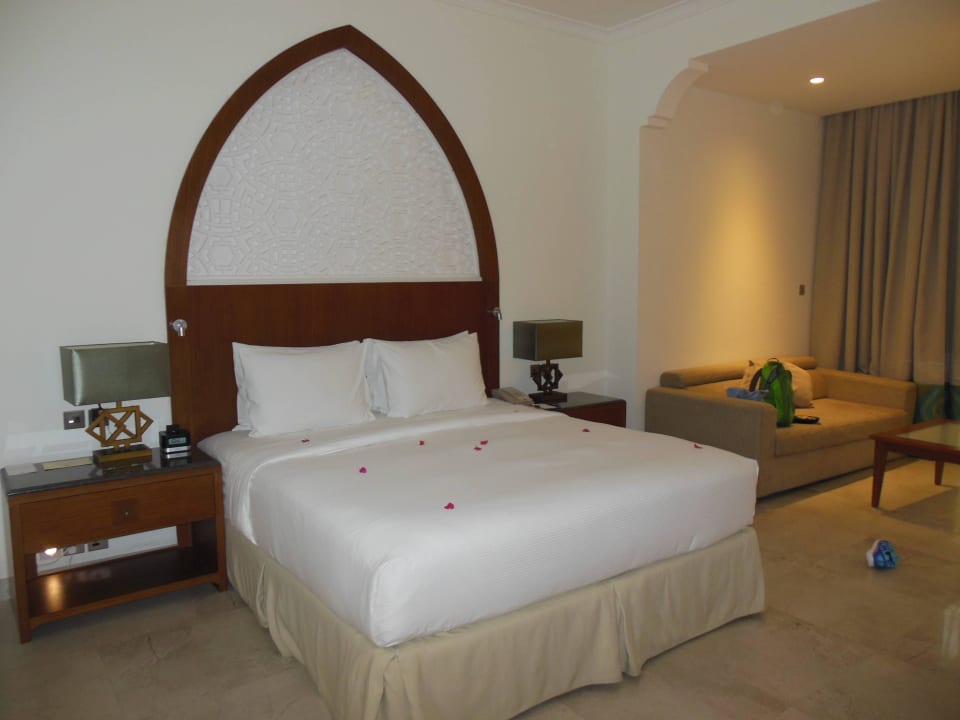 Doppelbett in unserer Villa DoubleTree by Hilton Resort & Spa Marjan Island