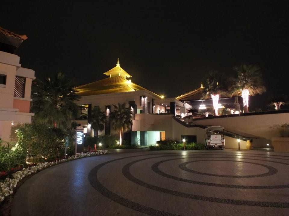 Platz neben dem Hauptgebäude Anantara The Palm Dubai Resort