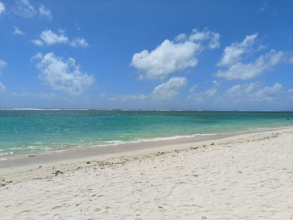 Strand Crystals Beach Resort Belle Mare, a member of Radisson Individuals