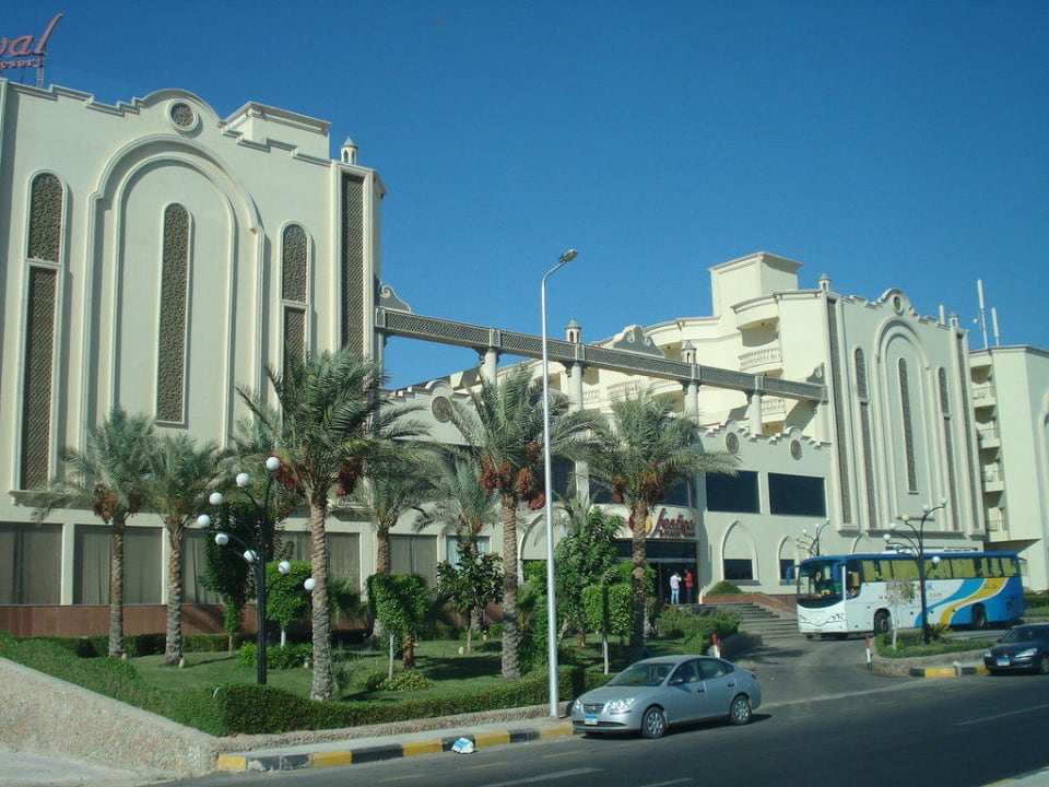 Вид отеля с дороги Riviera Aqua Park Resort