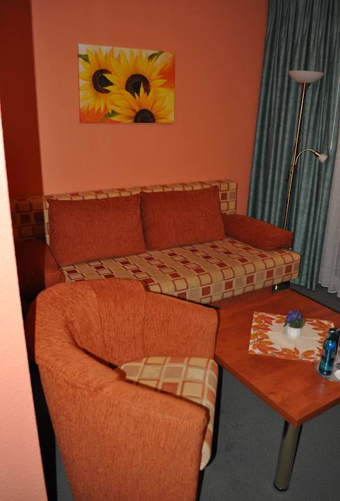 TV-Ecke mit Sitzgelegenheit Hotel an der Therme