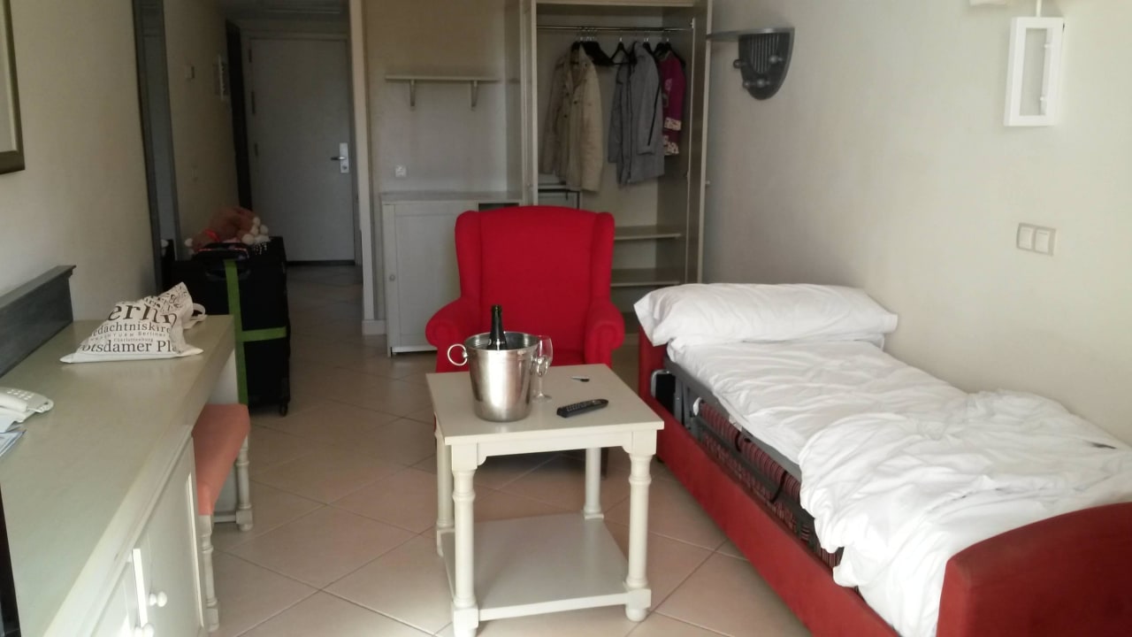 Zimmer vom Balkon aus allsun App.-Hotel Albatros
