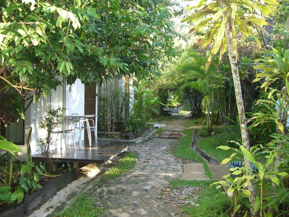 Weg durch Bungalowanlage Hotel Ao Nang Paradise Resort