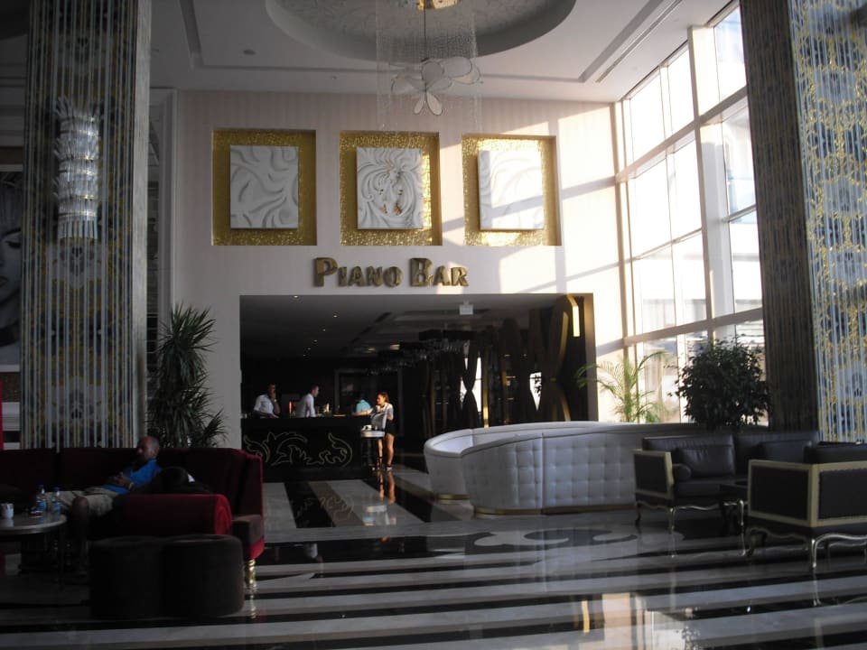 Lobby Azura Deluxe Resort & Spa Hotel