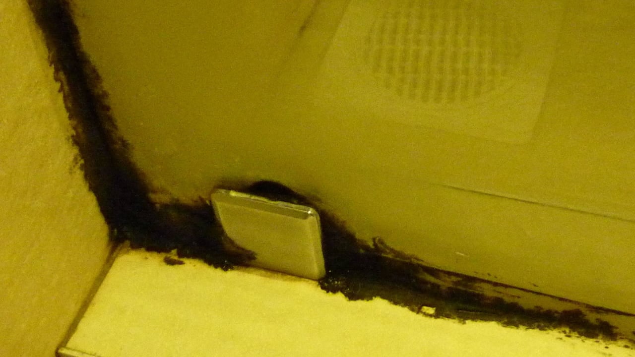 Bad im Deluxe Zimmer Travellers Beach Hotel & Club