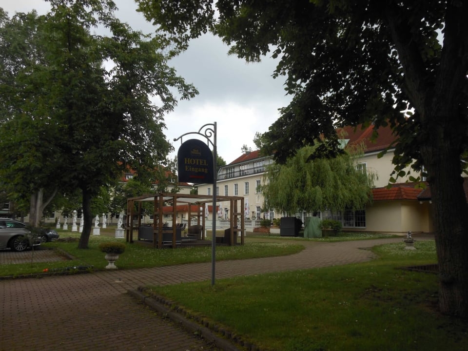 Rechts Gästezimmer Hotel DER LINDENHOF