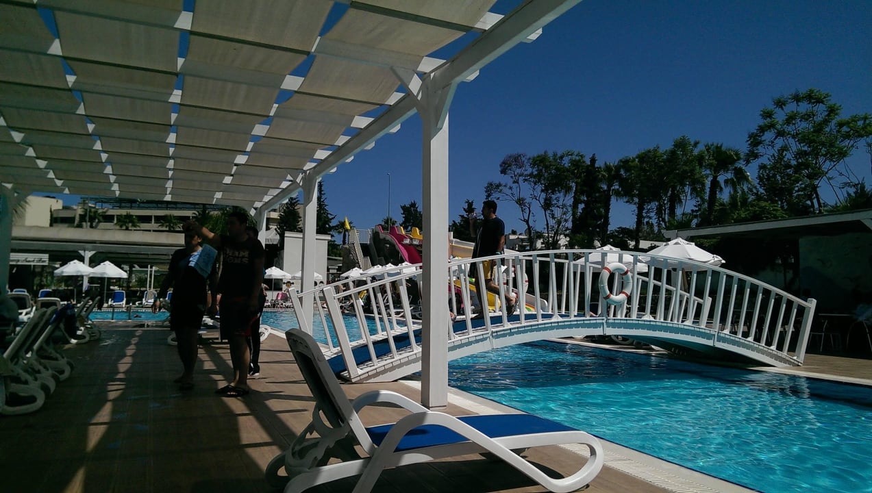 Pool Karmir Resort & Spa