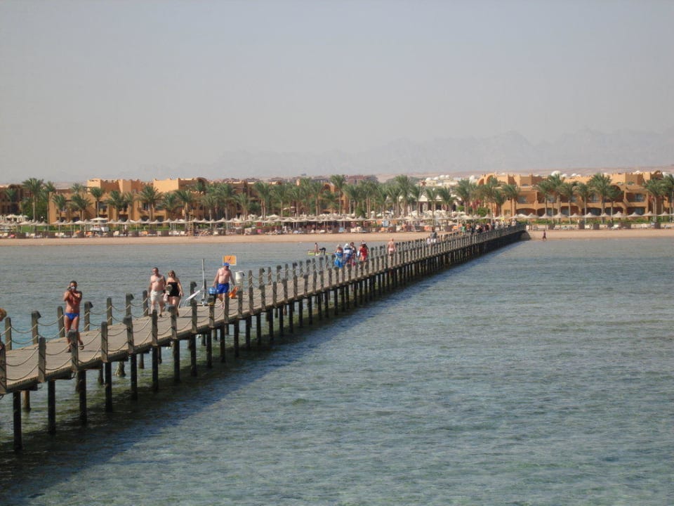 Der Hotel-Steg vom Boot aus betrachtet Stella Beach Resort & Spa Makadi Bay