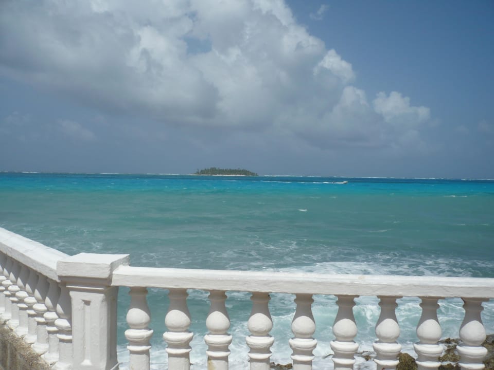 Blick vom Pool zum Meer Decameron Maryland