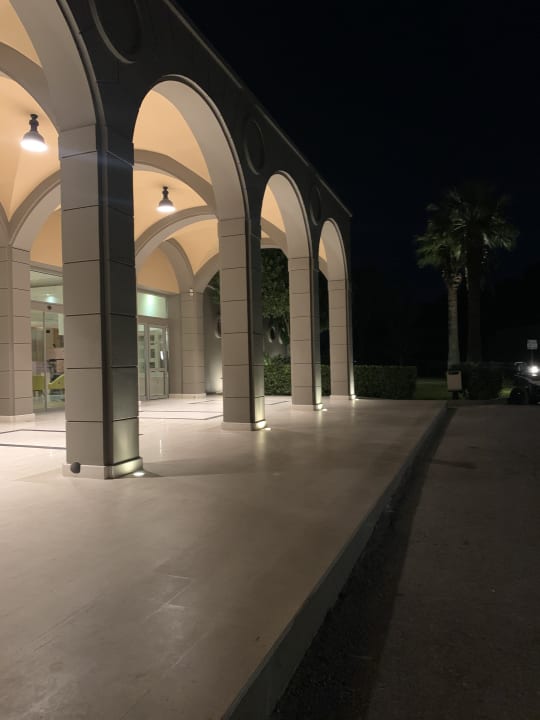 Außenansicht Kresten Palace Hotel