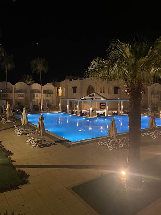 Pool Reef Oasis Beach Resort