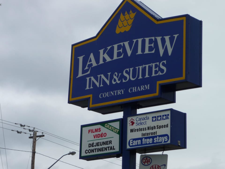 Das Hinweisschild an der Straße Quality Inn & Suites Bathurst