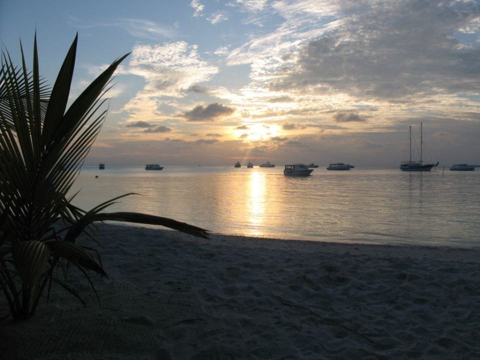 Zachód słońca Meeru Maldives Resort Island