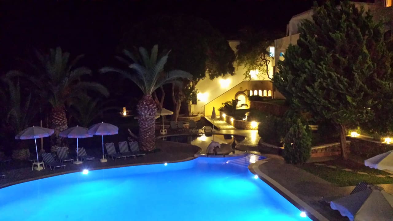 Pool bei Nacht Ekaterini Hotel
