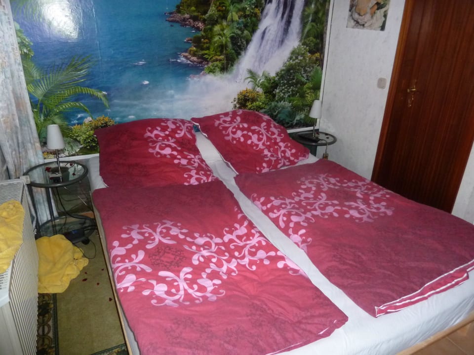 Wasserbett Romantikzimmer Hotel Sonnenberg Schloesschen