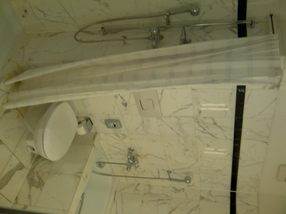 Zimmer 501: Bad Villa Sassa