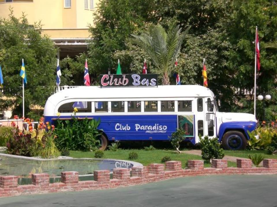 Ausgedienter Strandbus Hotel Club Paradiso
