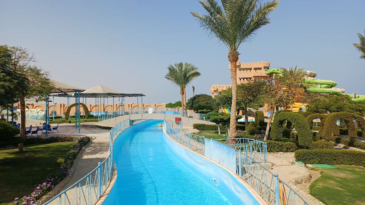 Pool Akassia Swiss Resort