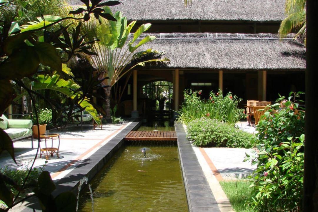 Eingang Hotel Bougainville Friday Attitude