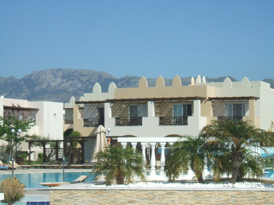 Pool mit Blick auf Berge Hotel Gaia Palace