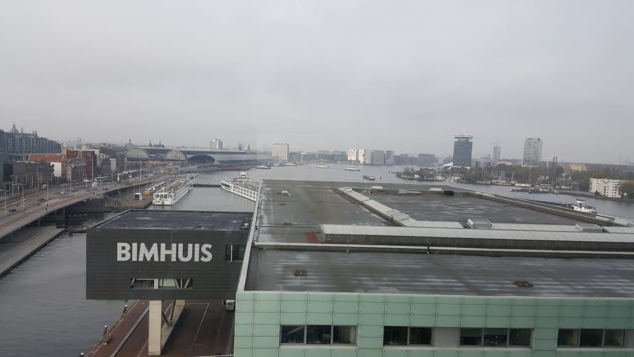 Ausblick am Tag Mövenpick Hotel Amsterdam City Centre