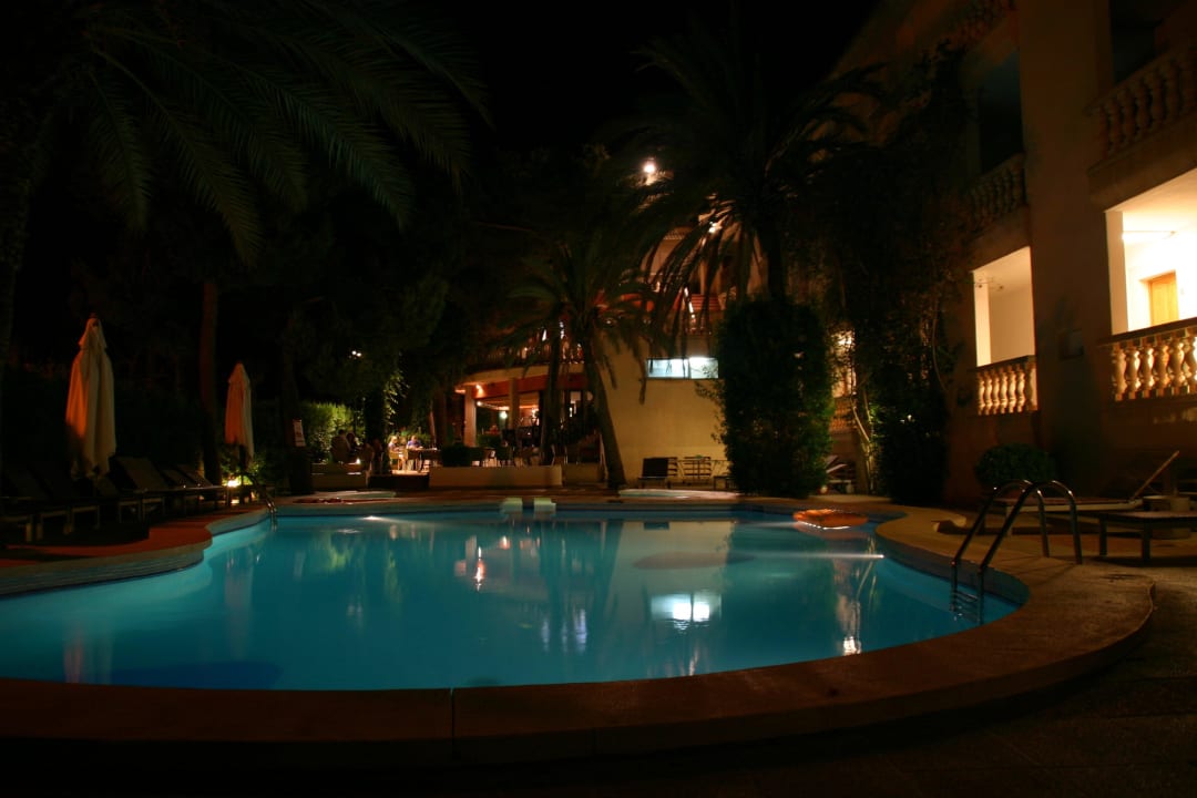 Pool bei Nacht Es Bauló Petit Hotel