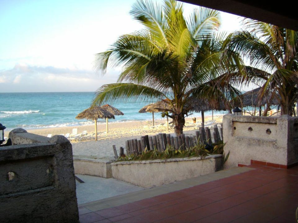 Vom Restaurant zum Strand Hotel Gran Caribe Club Kawama