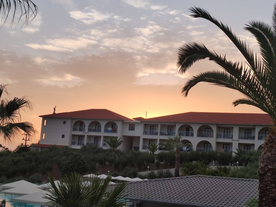 Außenansicht Akrathos Beach Hotel