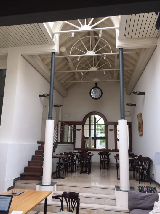 Lobby L HÔTEL by Hostellerie du Château