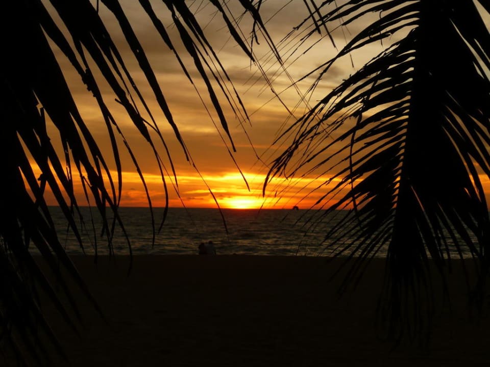 Sonnenuntergang Hotel Camelot Beach
