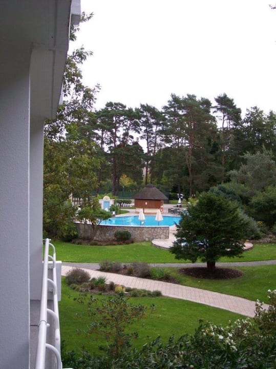 Aus dem Zimmer in die Gartenanlage Hotel Bernstein Prerow